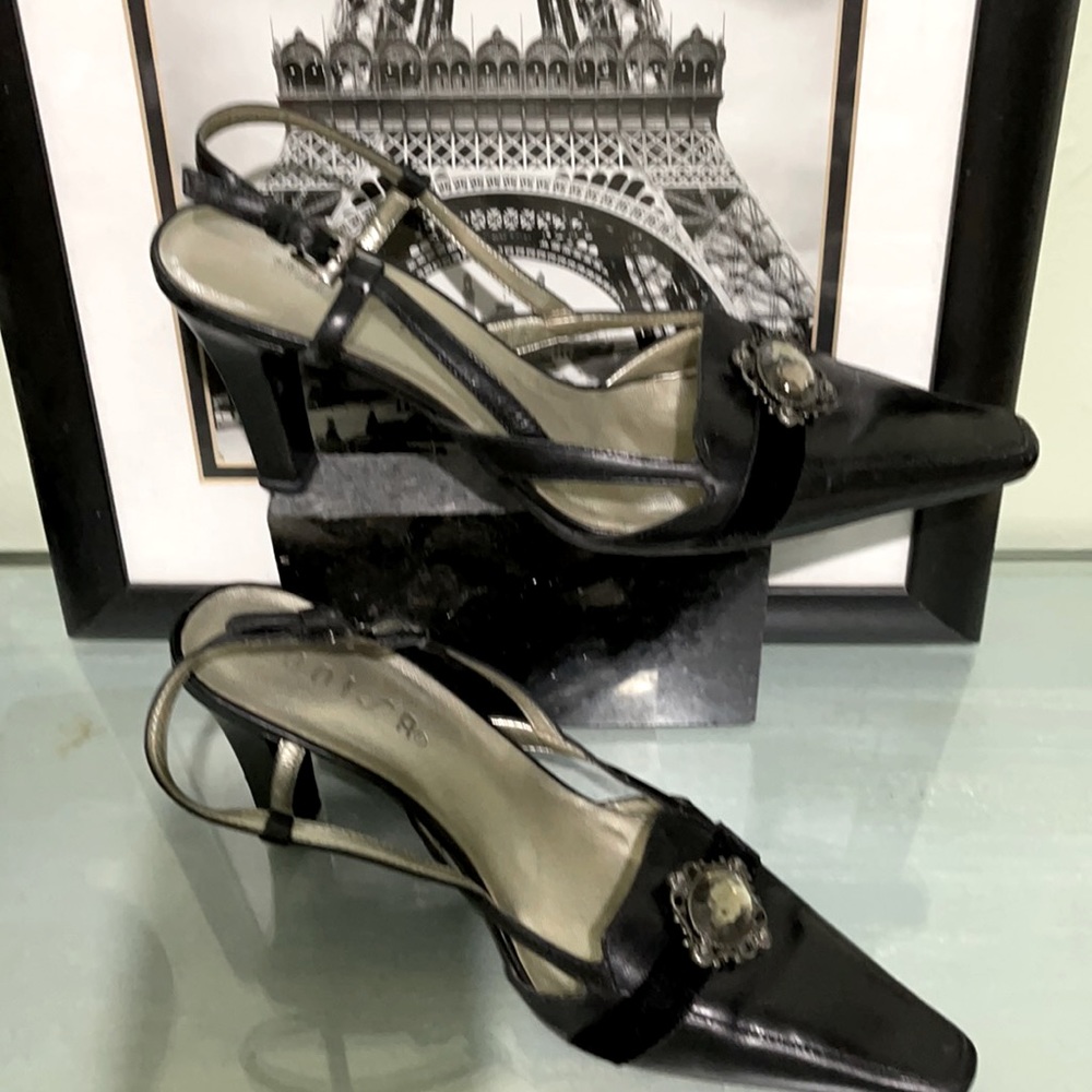 Beautiful formal wear shoes.
